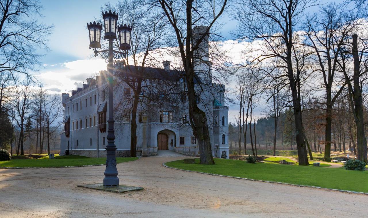 Zamek Karpniki Schloss Fischbach Lomnica  Exterior photo